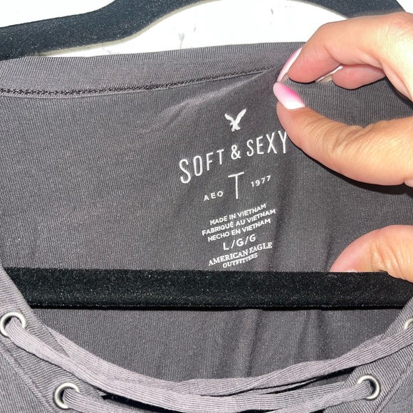 American Eagle Soft & Sexy Lace-Up Gray T-Shirt Womens Casual Top - Picture 3 of 3
